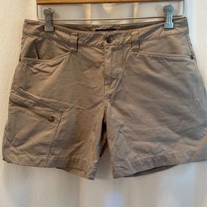 Arc’teryx W’s shorts size 6 khaki